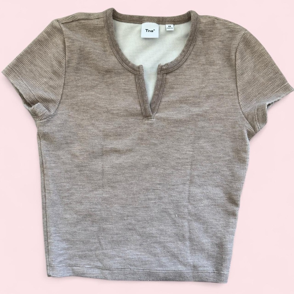Aritzia TNA Taupe Waffle Knit Notch Neck Short Sleeve Top XS